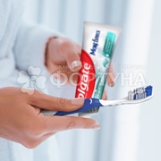 Зубная щетка Colgate Отбеливающая Plus 1+1
