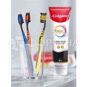 Зубная щетка Colgate Зигзаг с древесным углем